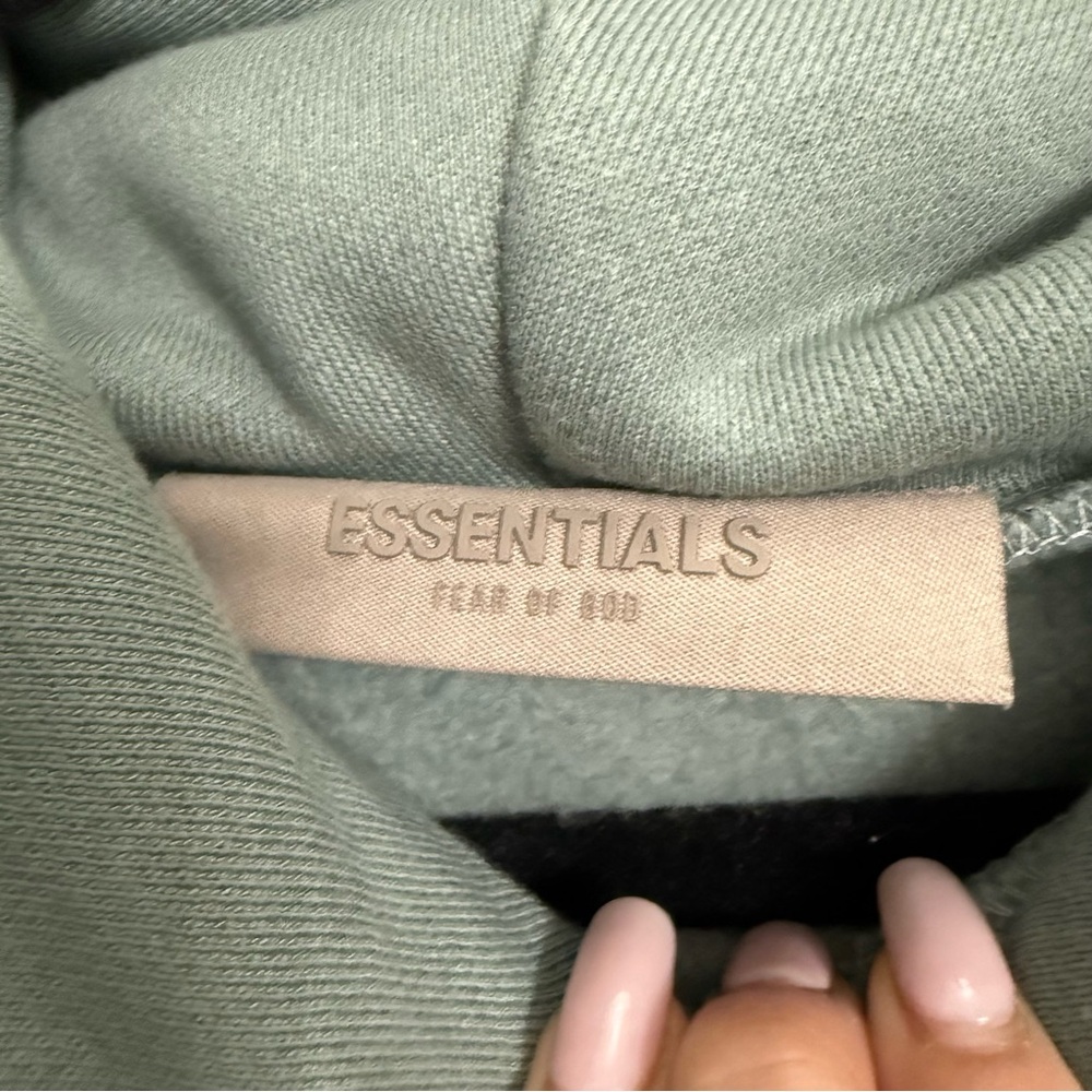 ๐๐ฝ FEAR OF GOD Essentials Green Pullover Hoodie with Rubber Logo - Picture 6 of 10